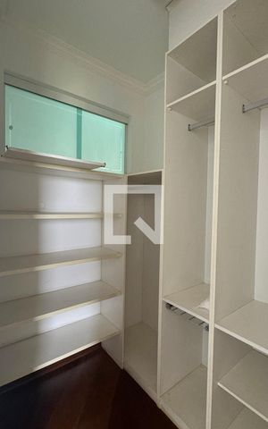 Casa de condomínio à venda com 1250m², 6 quartos e 5 vagasCloset da suíte 2