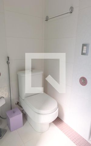 Casa à venda com 380m², 3 quartos e 6 vagasBanheiro da Suíte 2