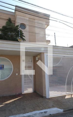 Casa à venda com 380m², 3 quartos e 6 vagasFachada