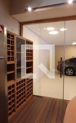 Casa à venda com 380m², 3 quartos e 6 vagasAdega