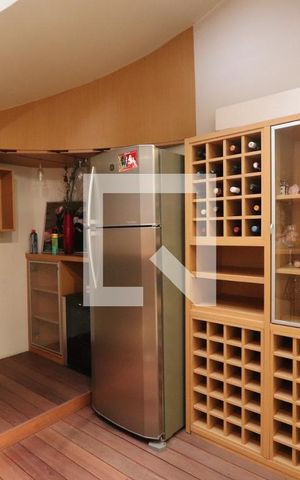 Casa à venda com 380m², 3 quartos e 6 vagasAdega