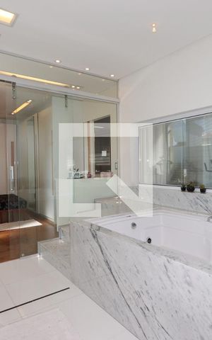 Casa à venda com 380m², 3 quartos e 6 vagasBanheiro da Suíte Master