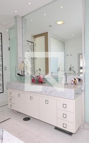 Casa à venda com 380m², 3 quartos e 6 vagasBanheiro da Suíte Master