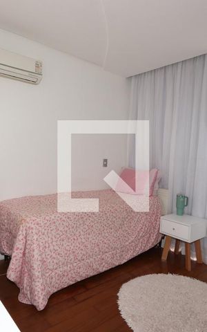 Casa à venda com 380m², 3 quartos e 6 vagasSuíte 2