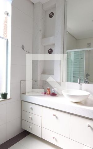 Casa à venda com 380m², 3 quartos e 6 vagasBanheiro da Suíte 3