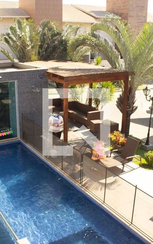 Casa de condomínio à venda com 307m², 4 quartos e 8 vagas Casa de condomínio à venda com 307m², 4 quartos e 8 vagasPiscina
