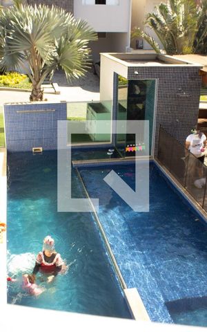 Casa de condomínio à venda com 307m², 4 quartos e 8 vagas Casa de condomínio à venda com 307m², 4 quartos e 8 vagasPiscina