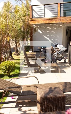 Casa de condomínio à venda com 307m², 4 quartos e 8 vagas Casa de condomínio à venda com 307m², 4 quartos e 8 vagasPiscina