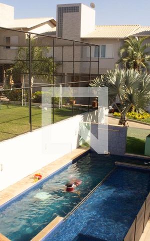 Casa de condomínio à venda com 307m², 4 quartos e 8 vagas Casa de condomínio à venda com 307m², 4 quartos e 8 vagasPiscina