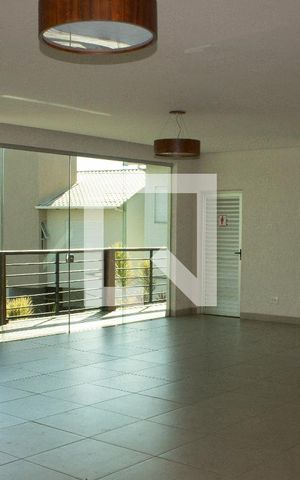 Casa de condomínio à venda com 307m², 4 quartos e 8 vagas Casa de condomínio à venda com 307m², 4 quartos e 8 vagasÁrea comum - Salão de festas