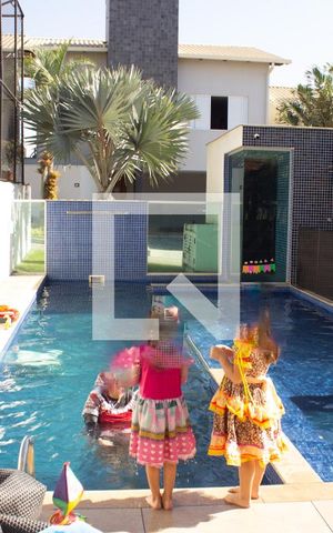 Casa de condomínio à venda com 307m², 4 quartos e 8 vagas Casa de condomínio à venda com 307m², 4 quartos e 8 vagasPiscina