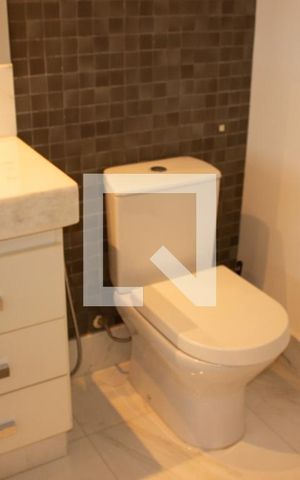 Casa de condomínio à venda com 307m², 4 quartos e 8 vagas Casa de condomínio à venda com 307m², 4 quartos e 8 vagasBanheiro da Suíte 3