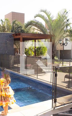 Casa de condomínio à venda com 307m², 4 quartos e 8 vagas Casa de condomínio à venda com 307m², 4 quartos e 8 vagasPiscina