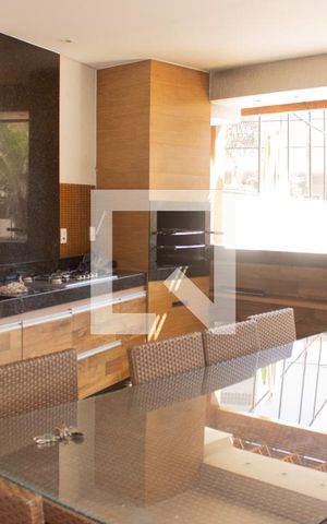 Casa de condomínio à venda com 307m², 4 quartos e 8 vagas Casa de condomínio à venda com 307m², 4 quartos e 8 vagasÁrea comum - Salão de festas