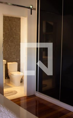 Casa de condomínio à venda com 307m², 4 quartos e 8 vagas Casa de condomínio à venda com 307m², 4 quartos e 8 vagasSuíte 3
