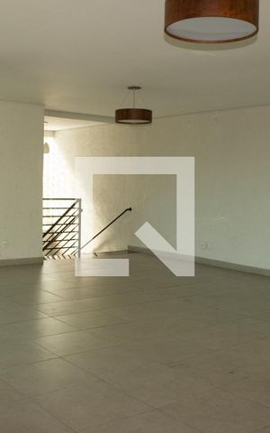 Casa de condomínio à venda com 307m², 4 quartos e 8 vagas Casa de condomínio à venda com 307m², 4 quartos e 8 vagasÁrea comum - Salão de festas