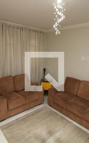 Casa para alugar com 121m², 3 quartos e 2 vagasSala