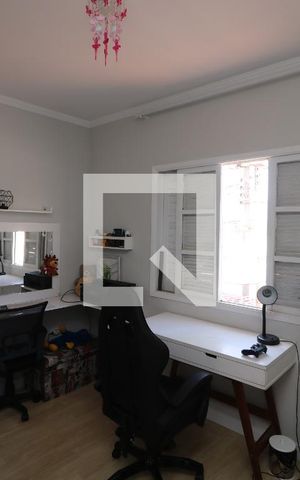 Casa para alugar com 121m², 3 quartos e 2 vagasQuarto