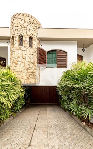 Casa para alugar com 440m², 3 quartos e 10 vagas Casa para alugar com 440m², 3 quartos e 10 vagasFachada