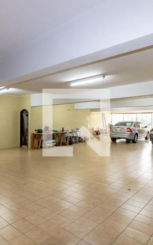 Casa para alugar com 440m², 3 quartos e 10 vagas Casa para alugar com 440m², 3 quartos e 10 vagasGaragem