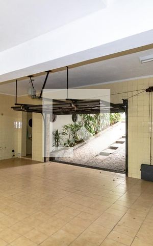 Casa para alugar com 440m², 3 quartos e 10 vagas Casa para alugar com 440m², 3 quartos e 10 vagasGaragem