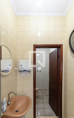 Casa para alugar com 440m², 3 quartos e 10 vagas Casa para alugar com 440m², 3 quartos e 10 vagasLavabo da Garagem
