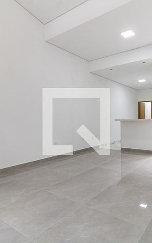 Casa à venda com 100m², 3 quartos e 2 vagas Casa à venda com 100m², 3 quartos e 2 vagasSala