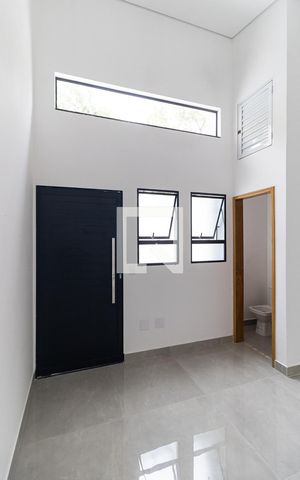 Casa à venda com 100m², 3 quartos e 2 vagas Casa à venda com 100m², 3 quartos e 2 vagasEntrada