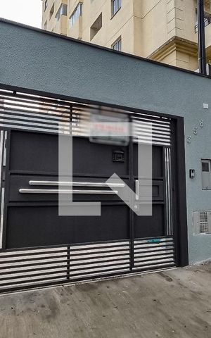 Casa à venda com 100m², 3 quartos e 2 vagas Casa à venda com 100m², 3 quartos e 2 vagasFachada