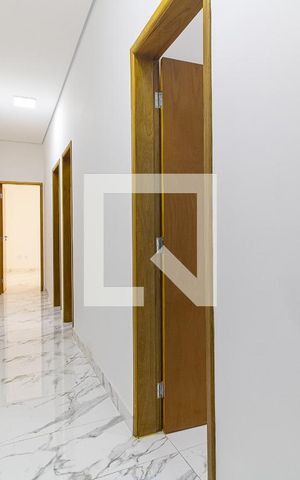 Casa à venda com 100m², 3 quartos e 2 vagas Casa à venda com 100m², 3 quartos e 2 vagasCorredor