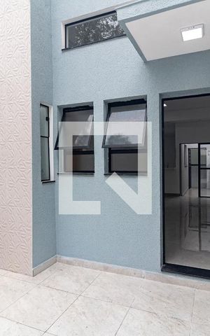 Casa à venda com 100m², 3 quartos e 2 vagas Casa à venda com 100m², 3 quartos e 2 vagasEntrada