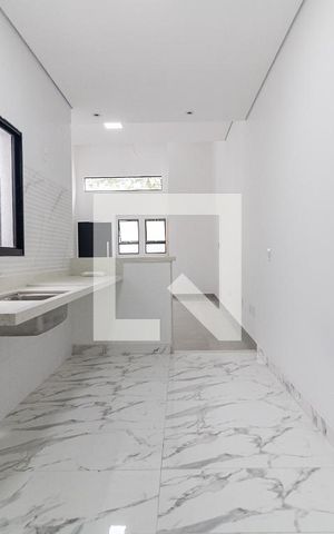 Casa à venda com 100m², 3 quartos e 2 vagas Casa à venda com 100m², 3 quartos e 2 vagasCozinha