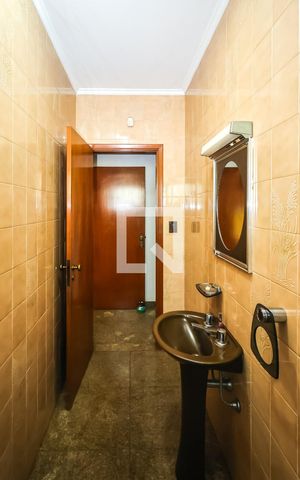 Casa à venda com 950m², 3 quartos e 2 vagas Casa à venda com 950m², 3 quartos e 2 vagasLavabo