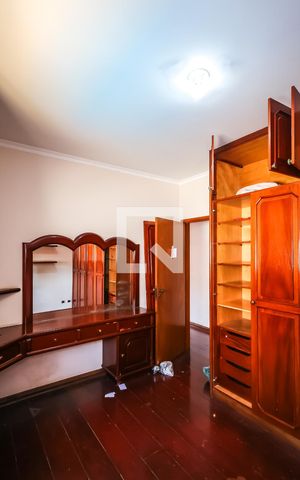 Casa à venda com 950m², 3 quartos e 2 vagas Casa à venda com 950m², 3 quartos e 2 vagasQuarto 2