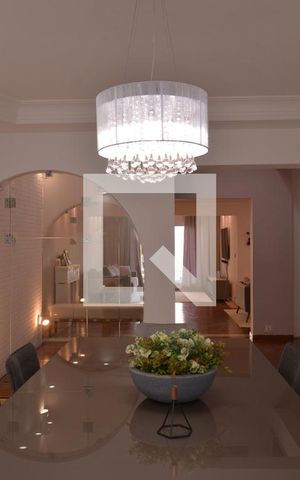 Casa à venda com 411m², 4 quartos e 6 vagasSala