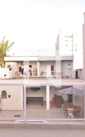 Casa à venda com 411m², 4 quartos e 6 vagasQuarto 02