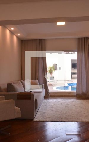 Casa à venda com 411m², 4 quartos e 6 vagasSala