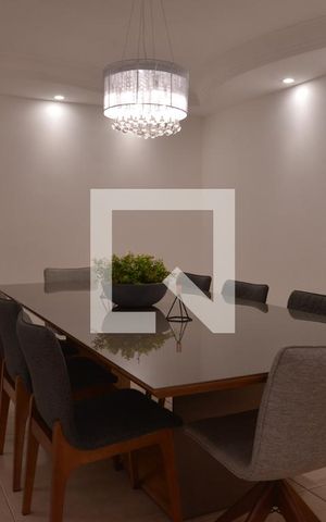 Casa à venda com 411m², 4 quartos e 6 vagasSala