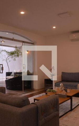 Casa à venda com 411m², 4 quartos e 6 vagasSala