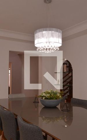 Casa à venda com 411m², 4 quartos e 6 vagasSala