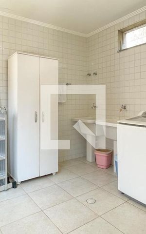 Casa à venda com 208m², 3 quartos e 4 vagas Casa à venda com 208m², 3 quartos e 4 vagasÁrea de Serviço