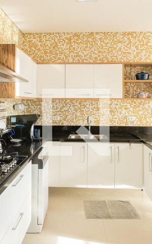 Casa à venda com 208m², 3 quartos e 4 vagas Casa à venda com 208m², 3 quartos e 4 vagasCozinha