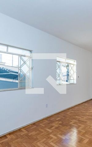 Casa à venda com 408m², 3 quartos e 2 vagas Casa à venda com 408m², 3 quartos e 2 vagasSala