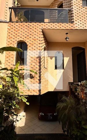Casa à venda com 377m², 3 quartos e 6 vagas Casa à venda com 377m², 3 quartos e 6 vagasGaragem