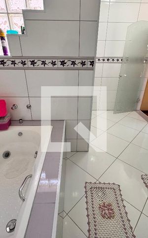 Casa à venda com 377m², 3 quartos e 6 vagas Casa à venda com 377m², 3 quartos e 6 vagasBanheiro da Suíte
