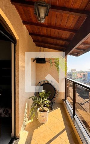 Casa à venda com 377m², 3 quartos e 6 vagas Casa à venda com 377m², 3 quartos e 6 vagasSacada Sala de TV