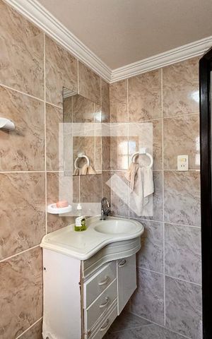 Casa à venda com 377m², 3 quartos e 6 vagas Casa à venda com 377m², 3 quartos e 6 vagasBanheiro 2