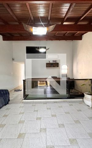 Casa à venda com 377m², 3 quartos e 6 vagas Casa à venda com 377m², 3 quartos e 6 vagasSala de TV