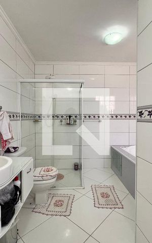 Casa à venda com 377m², 3 quartos e 6 vagas Casa à venda com 377m², 3 quartos e 6 vagasBanheiro da Suíte
