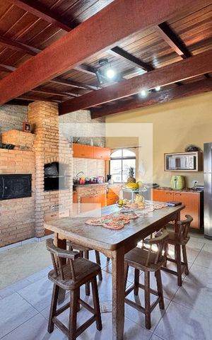 Casa à venda com 377m², 3 quartos e 6 vagas Casa à venda com 377m², 3 quartos e 6 vagasCozinha 2